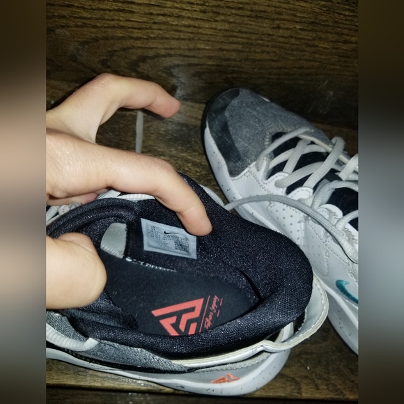 Children Nike shoes - Picture 6 of 10